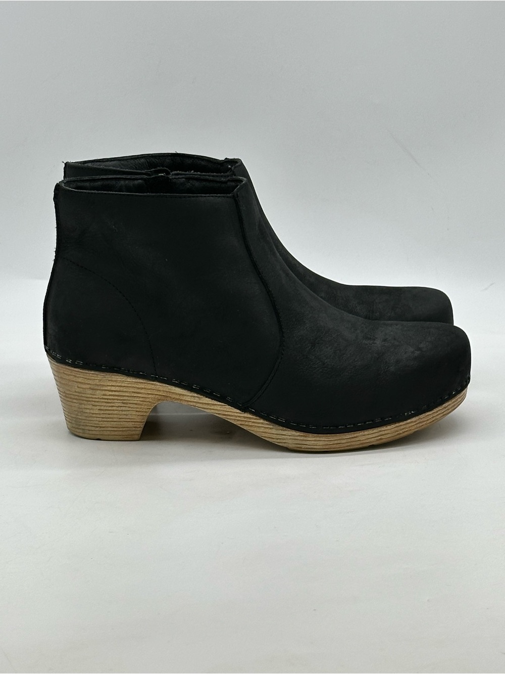 Dansko Maria Nubuck Leather Ankle Boots. Size 11